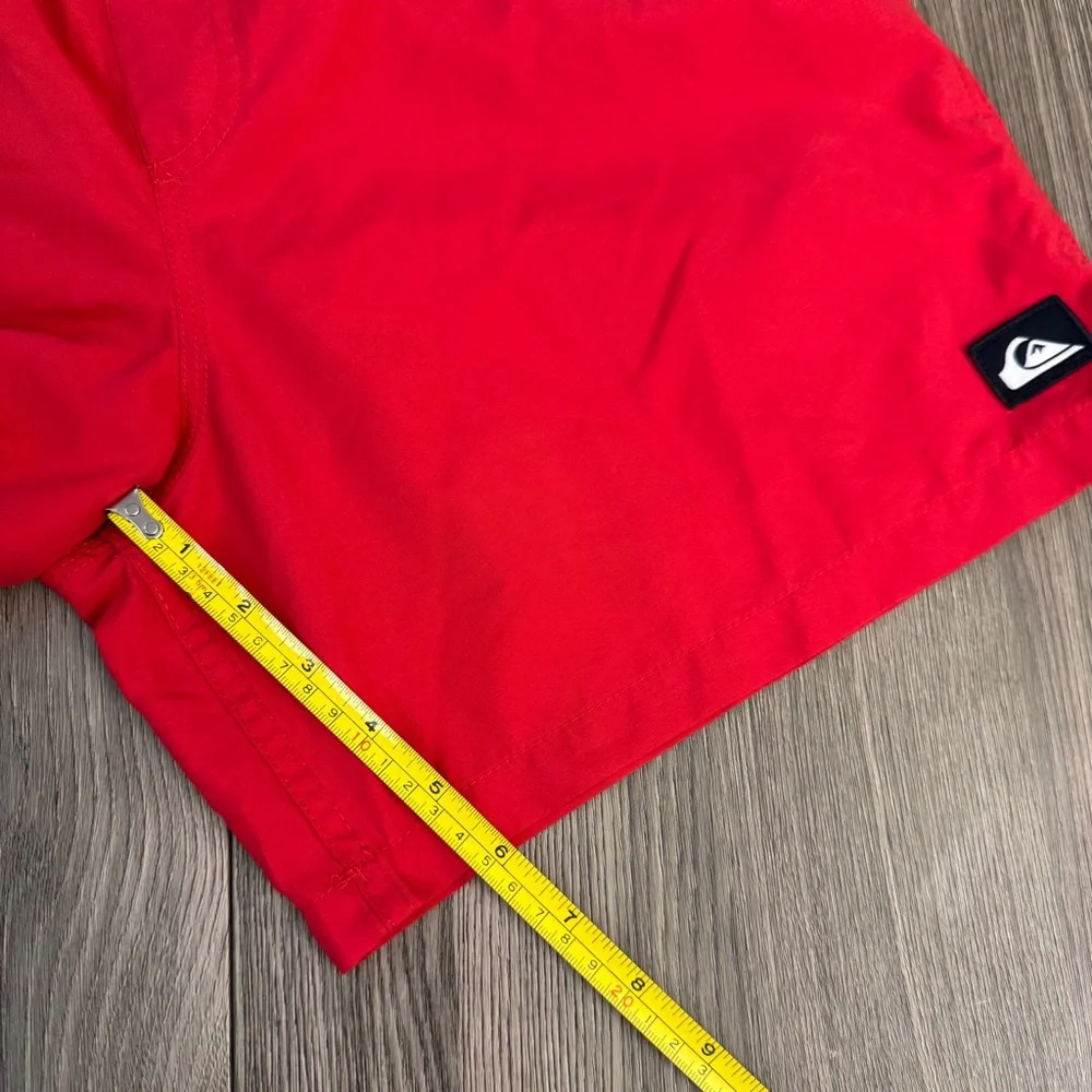 Quiksilver Red Swim Trunks Men’s Medium Board Shorts Lined Inseam: 7”